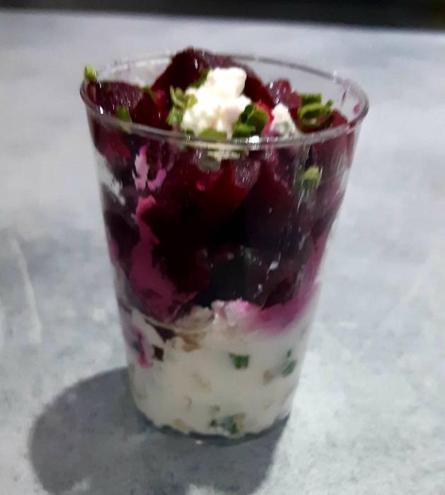 Verrines mousse de chèvre betterave rouge 