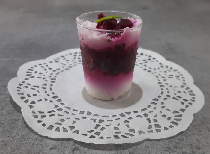 Verrines mousse de chèvre betterave rouge 